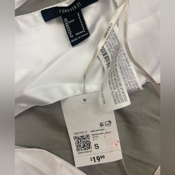 BRAND NEW NEVER WORN. Forever 21 Top. - Picture 3 of 3